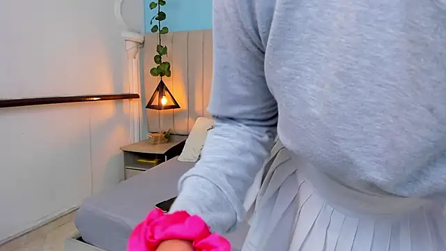 Paulina Lopezz online show from February 5, 8:25 pm