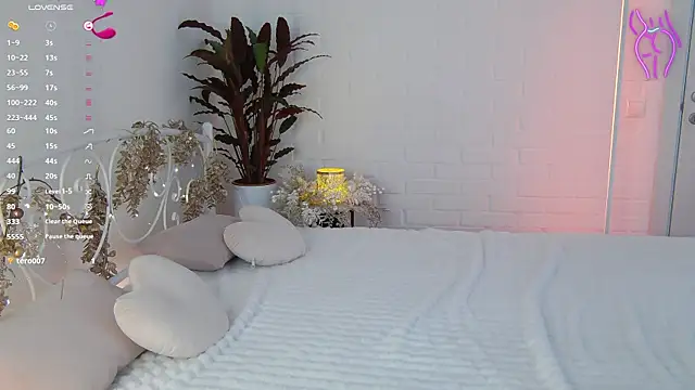 Snapshot of GiKarerra chatting on January 30, 9:47 am GiKarerra online show from January 30, 9:47 am