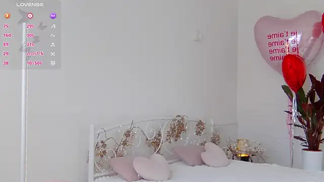 Snapshot of GiKarerra chatting on February 12, 7:02 am GiKarerra online show from February 12, 7:02 am