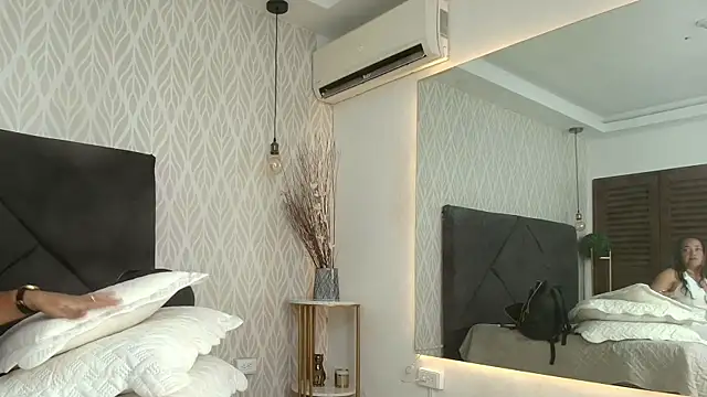 Snapshot of lorena_medina chatting on February 8, 10:40 pm lorena medina online show from February 8, 10:40 pm