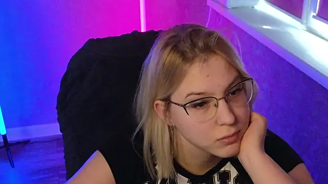 Snapshot of HotBrandyX chatting on March 3, 8:05 am HotBrandyX online show from March 3, 8:05 am