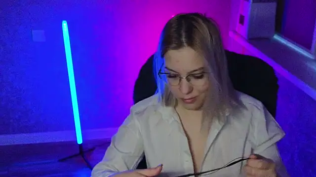 Snapshot of HotBrandyX chatting on March 7, 2:04 am HotBrandyX online show from March 7, 2:04 am