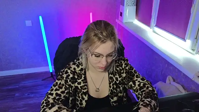 Snapshot of HotBrandyX chatting on March 9, 3:43 am HotBrandyX online show from March 9, 3:43 am