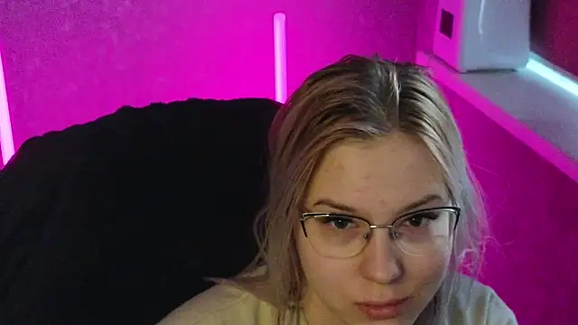 Snapshot of HotBrandyX chatting on March 10, 2:50 am HotBrandyX online show from March 10, 2:50 am