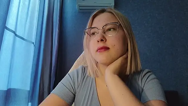 Snapshot of HotBrandyX chatting on October 18, 3:09 am HotBrandyX online show from October 18, 3:09 am