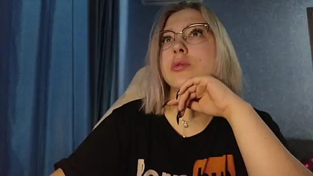 Snapshot of HotBrandyX chatting on November 8, 4:45 am HotBrandyX online show from November 8, 4:45 am