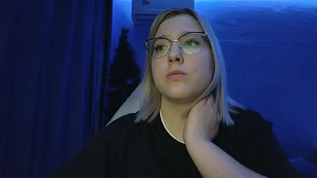 Snapshot of HotBrandyX chatting on December 15, 10:52 am HotBrandyX online show from December 15, 10:52 am