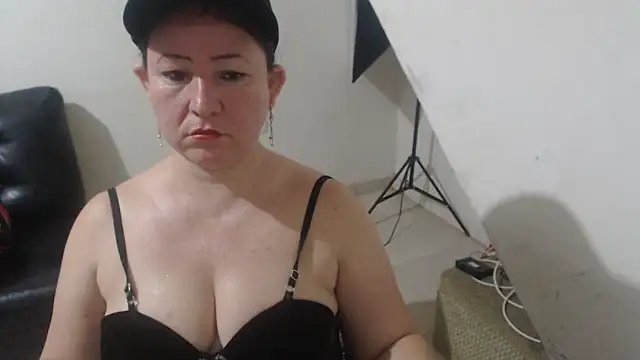 Yohis Kiut25 online show from November 1, 2:57 am