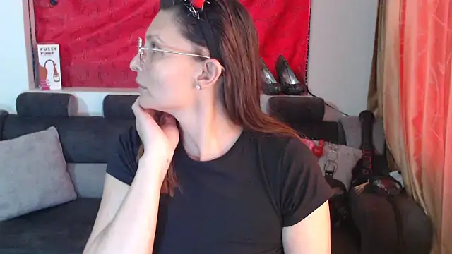 sachaclinford online show from October 15, 6:08 pm