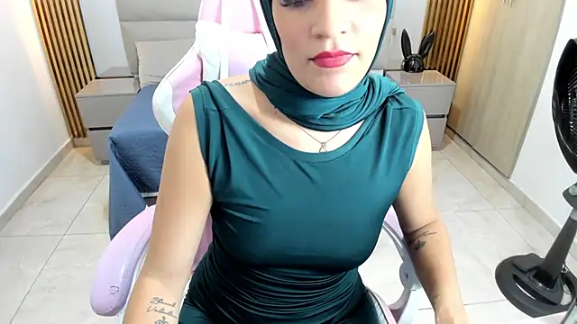Zulema hamdi online show from February 12, 6:51 pm