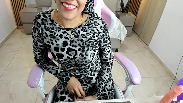 Zulema hamdi online show from February 20, 2:57 pm