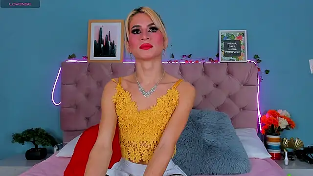 Snapshot of Samantha_Rolon chatting on January 19, 2:04 am Samantha Rolon online show from January 19, 2:04 am