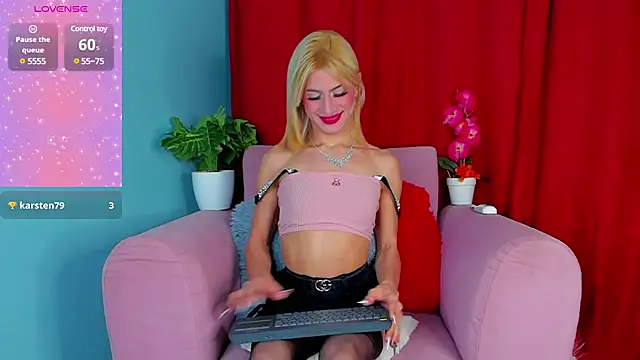 Snapshot of Samantha_Rolon chatting on February 9, 2:28 am Samantha Rolon online show from February 9, 2:28 am