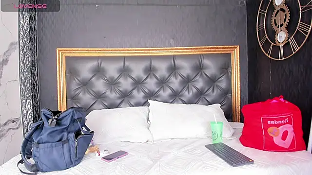 DalayMoore online show from December 4, 7:44 pm