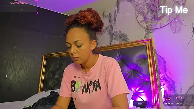 Snapshot of DalayMoore chatting on March 21, 8:12 pm DalayMoore online show from March 21, 8:12 pm