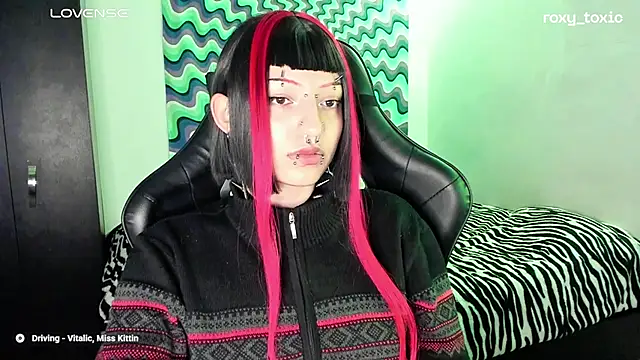 roxy toxic online show from March 7, 1:42 am