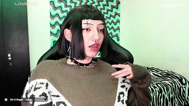 roxy toxic online show from March 18, 3:20 am