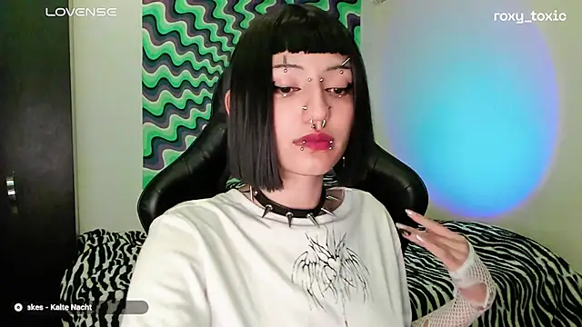 roxy toxic online show from March 19, 1:54 am