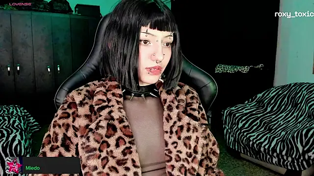 roxy toxic online show from October 21, 1:28 am