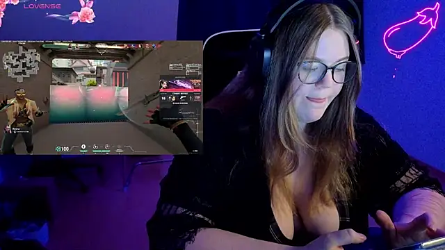 EveBaker04 online show from December 18, 8:15 pm