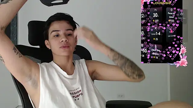 Snapshot of Dha_lia0 chatting on May 2, 3:33 am Dha lia0 online show from May 2, 3:33 am