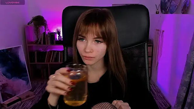 DakotaaJohnnson online show from February 28, 5:26 am