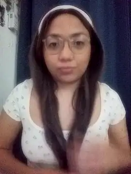 Snapshot of criscrispdv chatting on April 21, 1:42 am criscrispdv online show from April 21, 1:42 am