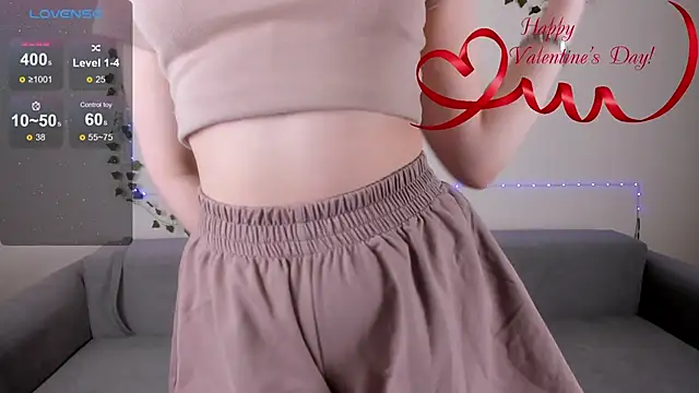 Snapshot of EmmyStar_ chatting on February 13, 5:33 pm EmmyStar online show from February 13, 5:33 pm