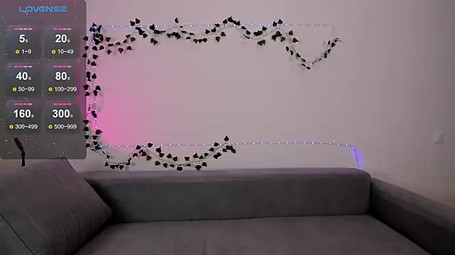 Snapshot of EmmyStar_ chatting on March 17, 6:00 pm EmmyStar online show from March 17, 6:00 pm