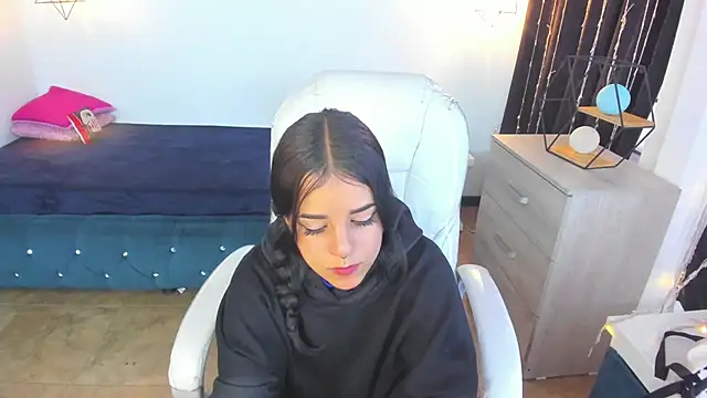 Snapshot of Nicole_Foxx_ chatting on February 18, 6:58 pm Nicole Foxx online show from February 18, 6:58 pm