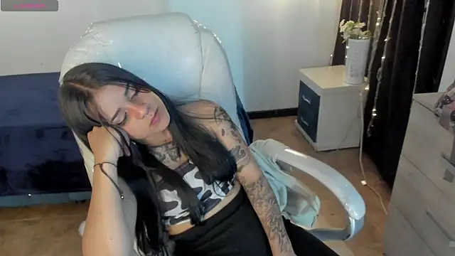 Snapshot of Nicole_Foxx_ chatting on February 28, 11:34 pm Nicole Foxx online show from February 28, 11:34 pm