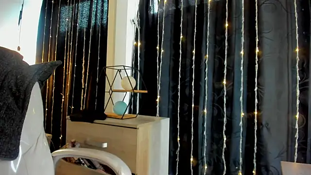 Snapshot of Nicole_Foxx_ chatting on March 12, 9:24 pm Nicole Foxx online show from March 12, 9:24 pm
