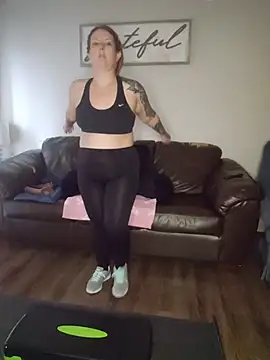 Snapshot of TattedMamaXOXO chatting on November 19, 6:30 pm TattedMamaXOXO online show from November 19, 6:30 pm