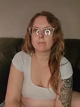 Snapshot of TattedMamaXOXO chatting on November 24, 9:03 pm TattedMamaXOXO online show from November 24, 9:03 pm