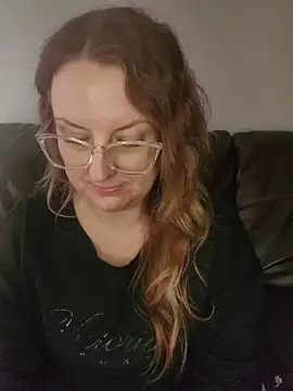 Snapshot of TattedMamaXOXO chatting on December 3, 7:12 pm TattedMamaXOXO online show from December 3, 7:12 pm