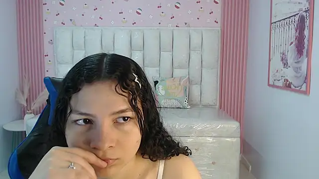 shalon diaz s online show from September 18, 1:02 pm