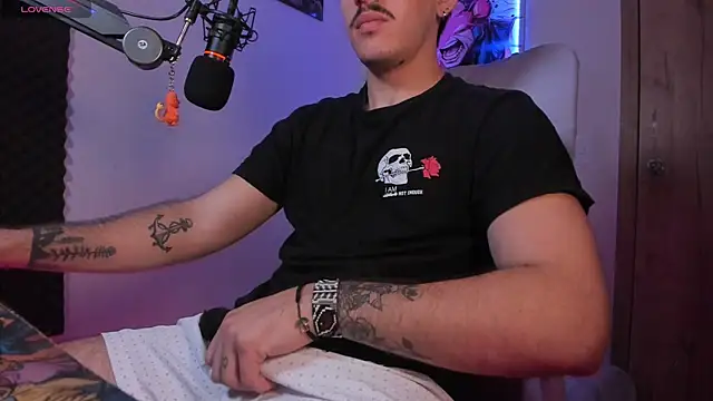 Snapshot of MaasterGerry chatting on February 21, 1:55 am MaasterGerry online show from February 21, 1:55 am