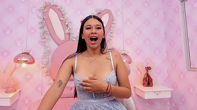 Snapshot of LIA_SWAN_ chatting on November 25, 4:12 am LIA SWAN online show from November 25, 4:12 am