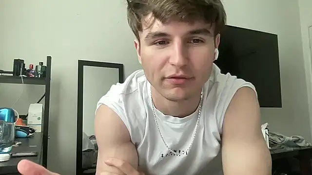 Snapshot of ryan_28747 chatting on April 22, 9:27 pm ryan 28747 online show from April 22, 9:27 pm
