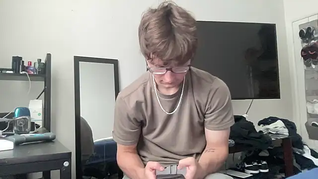 Snapshot of ryan_28747 chatting on May 4, 12:50 am ryan 28747 online show from May 4, 12:50 am