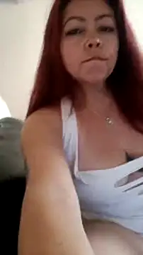 Snapshot of queencarlota82 chatting on February 4, 8:38 pm queencarlota82 online show from February 4, 8:38 pm