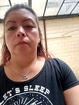 Snapshot of queencarlota82 chatting on February 6, 6:35 pm queencarlota82 online show from February 6, 6:35 pm