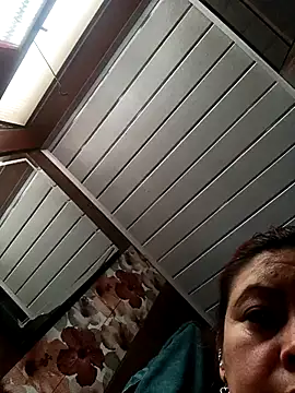 Snapshot of queencarlota82 chatting on February 9, 5:43 pm queencarlota82 online show from February 9, 5:43 pm