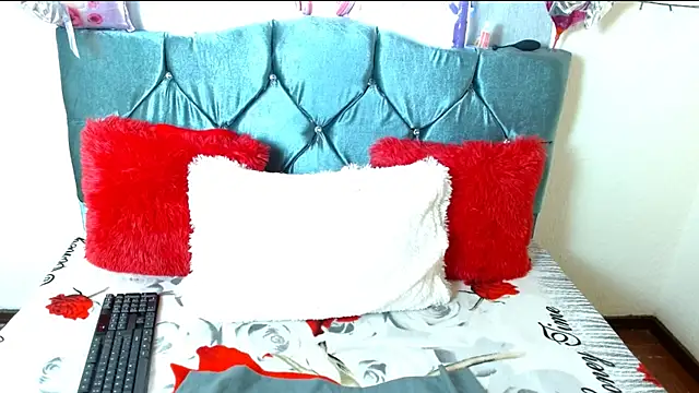 Snapshot of queencarlota82 chatting on February 17, 2:26 pm queencarlota82 online show from February 17, 2:26 pm