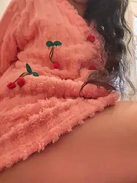 Snapshot of majdolin78 chatting on February 19, 2:34 pm majdolin78 online show from February 19, 2:34 pm