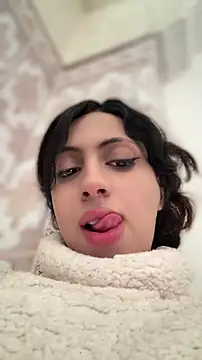 Snapshot of majdolin78 chatting on April 14, 9:15 am majdolin78 online show from April 14, 9:15 am