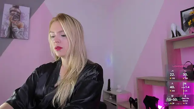 Snapshot of RayaCarr_ chatting on October 27, 1:37 pm RayaCarr online show from October 27, 1:37 pm