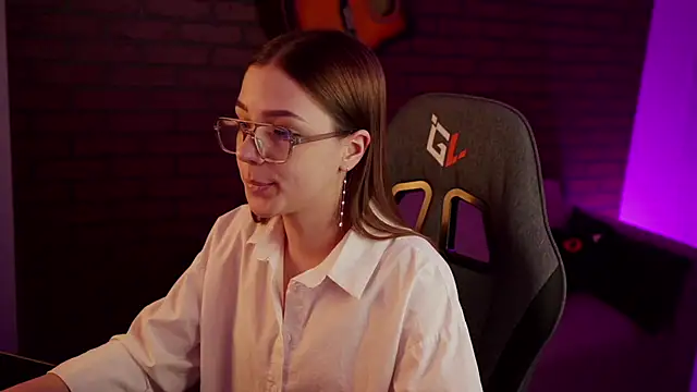 PamBeesly online show from January 26, 2:41 pm