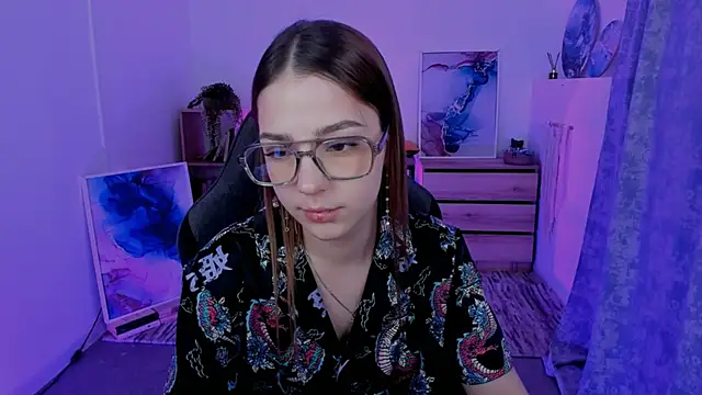 PamBeesly online show from February 9, 8:11 am