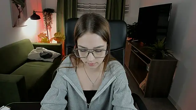 PamBeesly online show from March 16, 3:17 pm